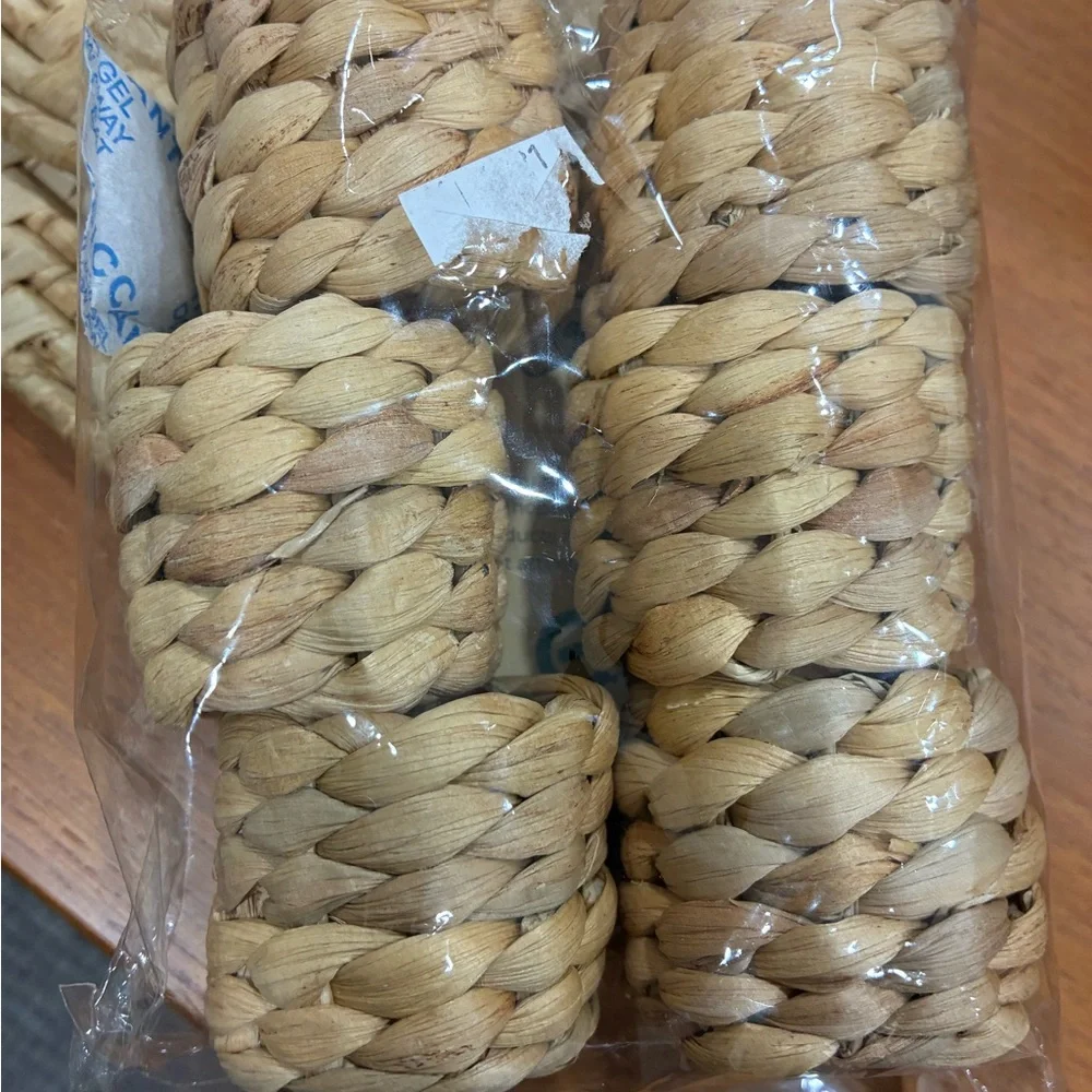 All Woven Straw Trivets+ 6 Napkin Rings+4 Napkins NIB rings  Napkins and Trivets